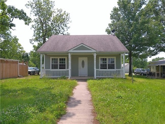 503 W Shawnee St, Paola, KS 66071