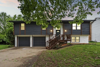 3437 S Kings Ave, Springfield, MO 65807