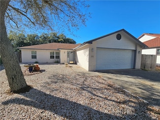 2105 Harbor Cir, Rockport, TX 78382