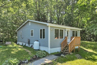 25 S Mayhew Rd, Hebron, NH 03241