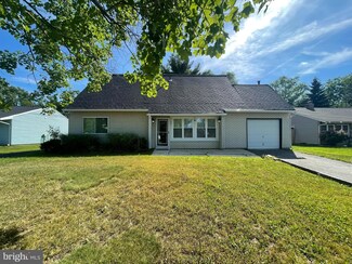 69 Penfield Ln, Sicklerville, NJ 08081