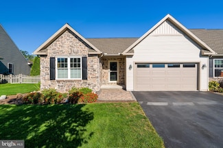 5179 Oak Leaf Dr, Mount Joy, PA 17552