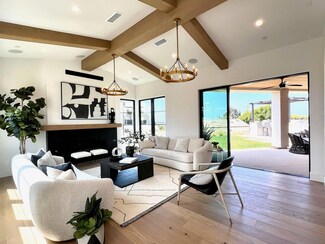 2912 Highland Dr, Carlsbad, CA 92008