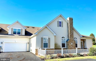 1084 Burgundy Cir, Pennsburg, PA 18073