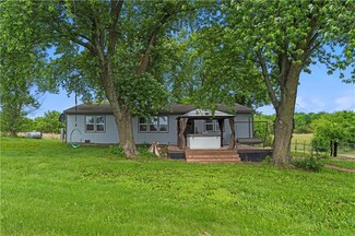 17913 258 St, Tonganoxie, KS 66086