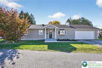 1386 Segal Ct, Northampton, PA 18067