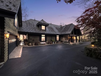 1052 Toxaway Dr, Lake Toxaway, NC 28747