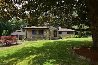 2 Tewalema Place, Lakeville, MA 02347