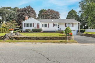 189 Iroquois Rd, Cumberland, RI 02864