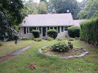 21 Maple Rd, Quaker Hill, CT 06375
