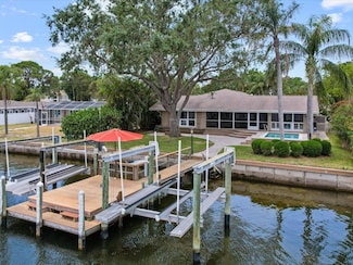 150 Carlyle Dr, Palm Harbor, FL 34683