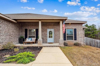400 Broadleaf Cir, Cantonment, FL 32533