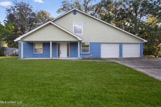 2724 Walton Dr, Ocean Springs, MS 39564