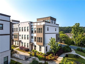 2076 Holtz Ln, Atlanta, GA 30318