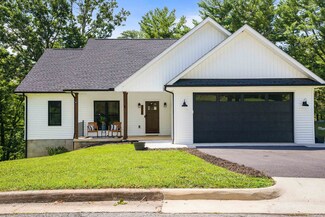 2426 Pine Hill Cir, Staunton, VA 24401