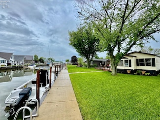 1550 N Starboard Ave, Port Clinton, OH 43452