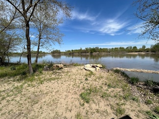 000 Valencia Rd, Wathena, KS 66090