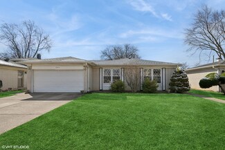 1715 W Pheasant Trail, Mount Prospect, IL 60056