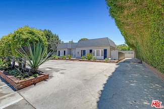 621 N Bedford Dr, Beverly Hills, CA 90210