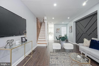 2445 W Seybert St, Philadelphia, PA 19121