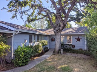1545 Oak St, Redding, CA 96001