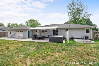 1407 Woodland St, Jenison, MI 49428