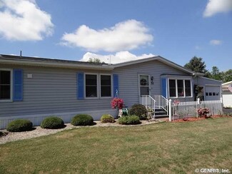 51 Woodside Dr, Bergen, NY 14416