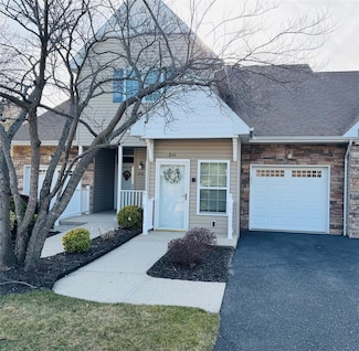 211 Pond Cir, Mount Sinai, NY 11766