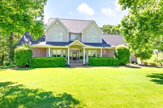 1000 Bradby Dr, Burns, TN 37029