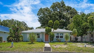 617 26th St W, Bradenton, FL 34205