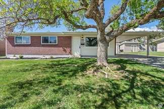 1257 E Serpentine Way, Sandy, UT 84094