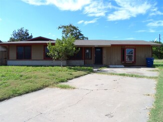1253 Dona Dr, Corpus Christi, TX 78407