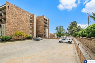 3003 Paddock Rd Unit 102, Omaha, NE 68124