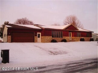 949 949 13th St E, St. Charles, MN 55972