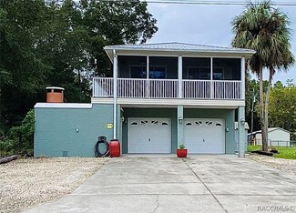 11 50th St, Yankeetown, FL 34498