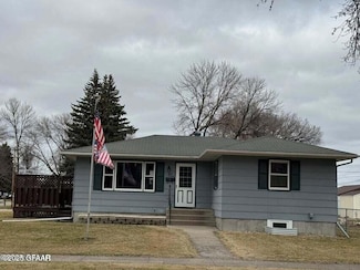 1516 8th Ave S, Grand Forks, ND 58201