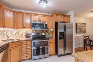 450 Brookside Dr Unit F, Andover, MA 01810