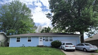 2804 W Whiteside St, Springfield, MO 65807