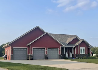 240 N Pond Dr, Jackson, MN 56143