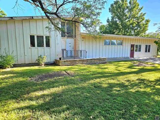 4640 SW 35th St, Topeka, KS 66614
