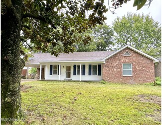 8716 Chesterfield Dr, Southaven, MS 38671
