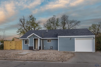 821 8th St, Sturgis, SD 57785
