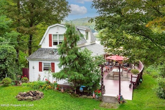 10 Lewis Ave, Harveys Lake, PA 18618