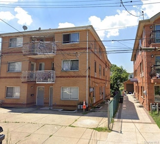 4316 212th St, Flushing, NY 11361