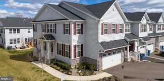25 Larkspur Ln, Monroe Township, NJ 08831