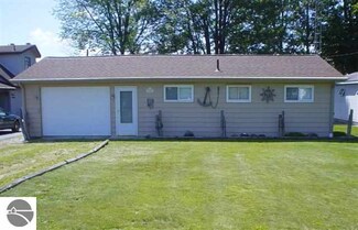 2926 E Lake Dr, Lupton, MI 48635