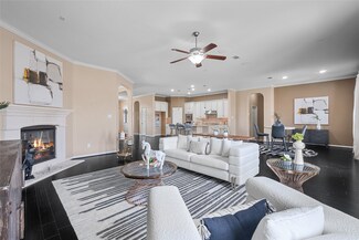 633 Water St, Webster, TX 77598