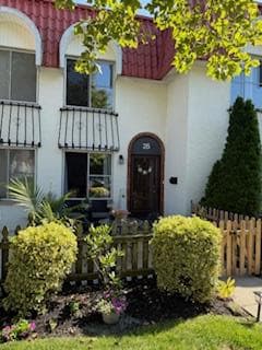 25 Alhambra Dr, Oceanside, NY 11572