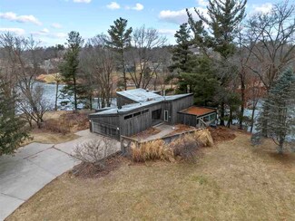 4 Brickwood Knoll NE, Iowa City, IA 52240