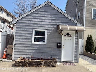 750 Patterson Ave, Staten Island, NY 10306